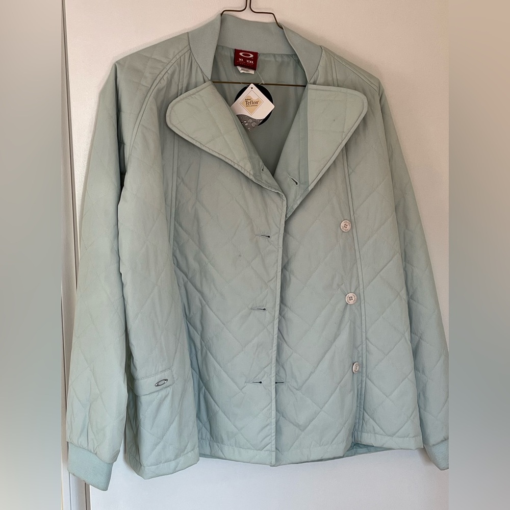 Women’s Oakley Aqua Color Light Insulated Front-Button Coat, XL, New with Tags